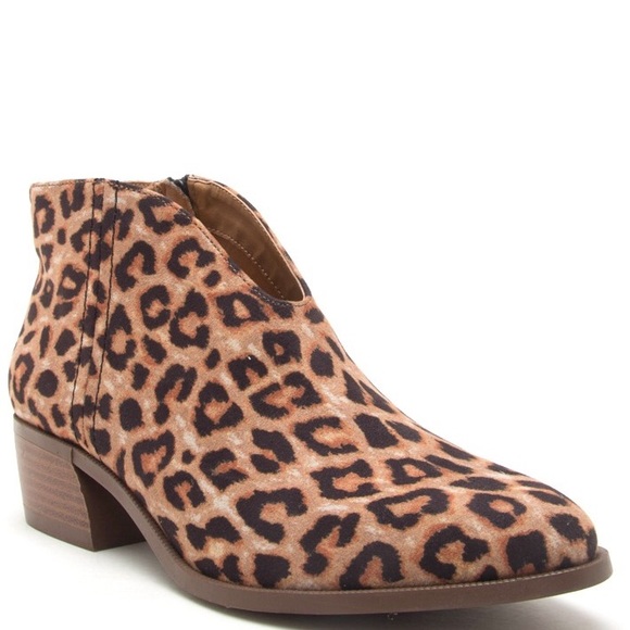 Qupid Shoes - 1 left! Qupid Cheetah U front cut heeled Bootie